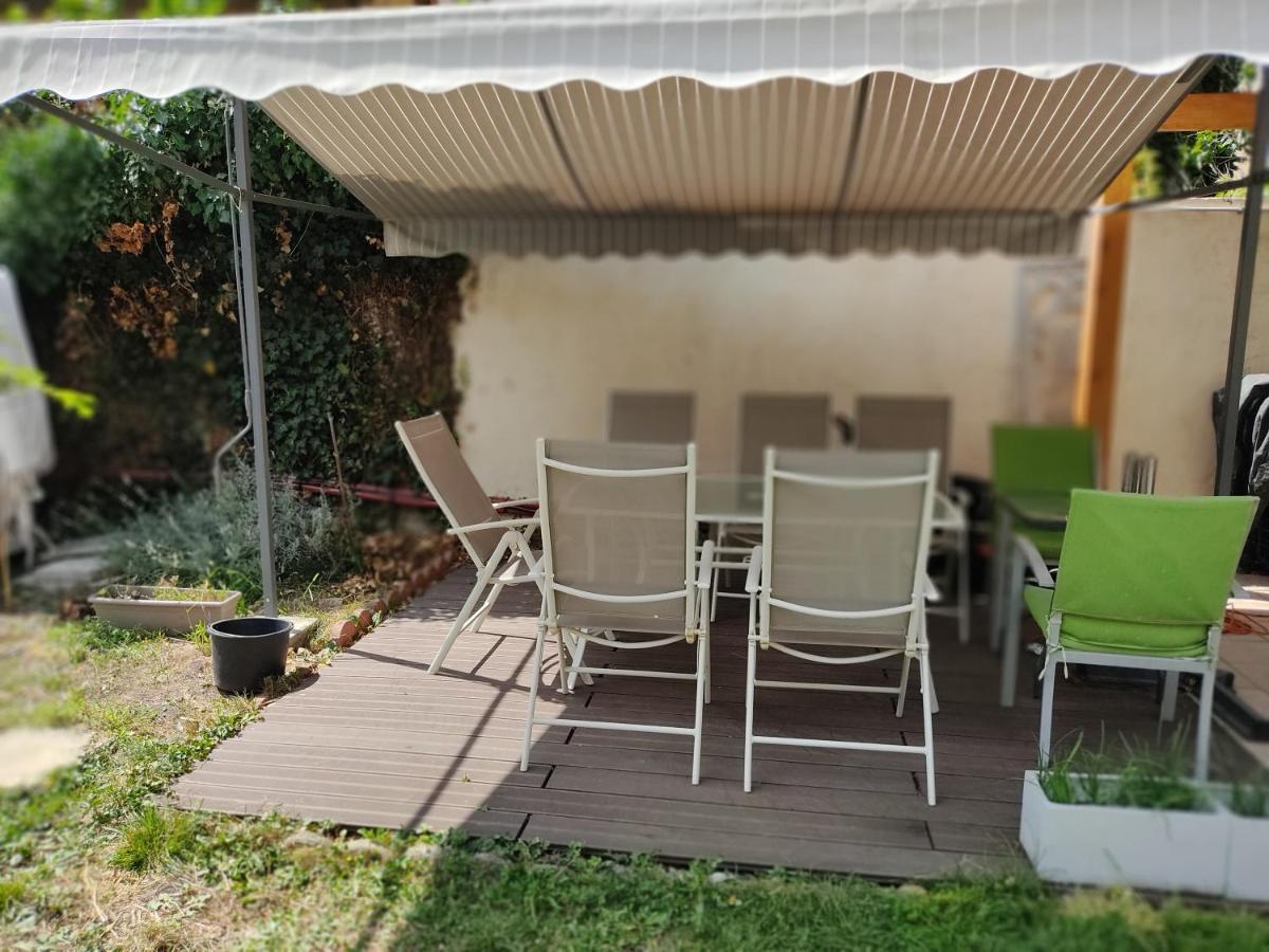 Maisonnette Avec Piscine Pres De La Gare Part Dieu *